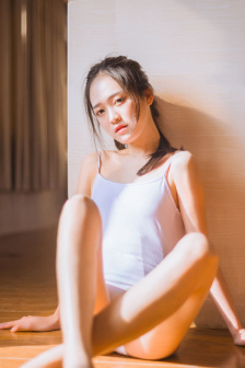 年轻的小婊4在线观看